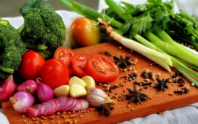 Vitamin B12 deficiency causes health hazards for vegans and vegetarians