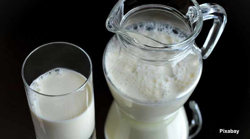 alt= "a glass of full fat milk"