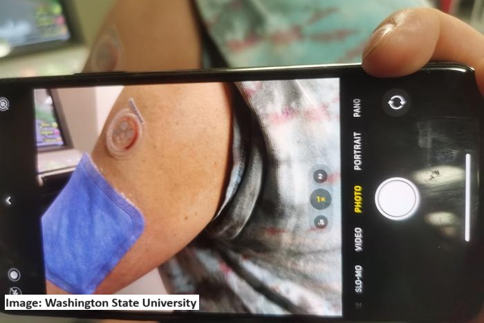 alt="3D health monitor"