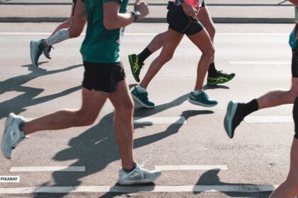 alt="aerobic exercise running"