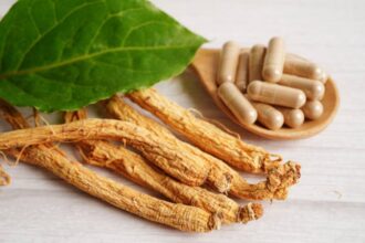 alt="Ashwagandha root and leaves"