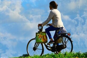 alt="bicycle commuting benefits"