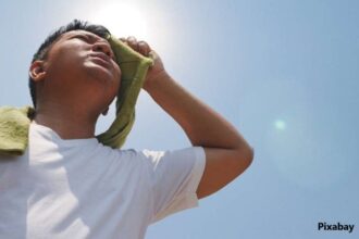 alt="man-suffering-from-heatstroke"