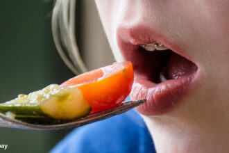 alt="diet quality and oral microbiome"