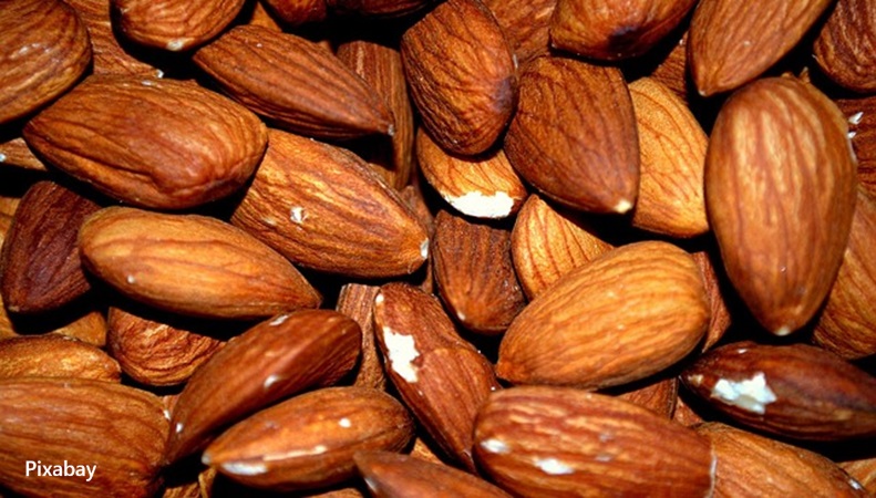 alt="almonds"