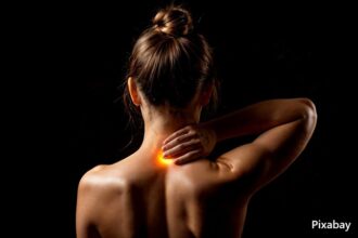alt="neck pain reasons"