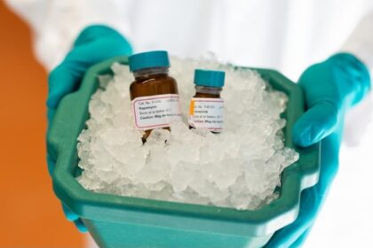 alt="cancer therapy drugs may help people live longer"