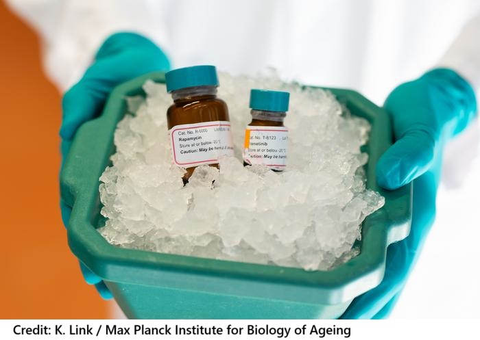 alt="cancer therapy drugs may help people live longer"
