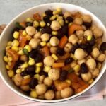 alt="black beans and chickpeas"