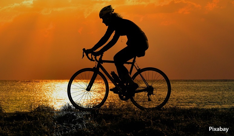 alt="cycling for brain health"